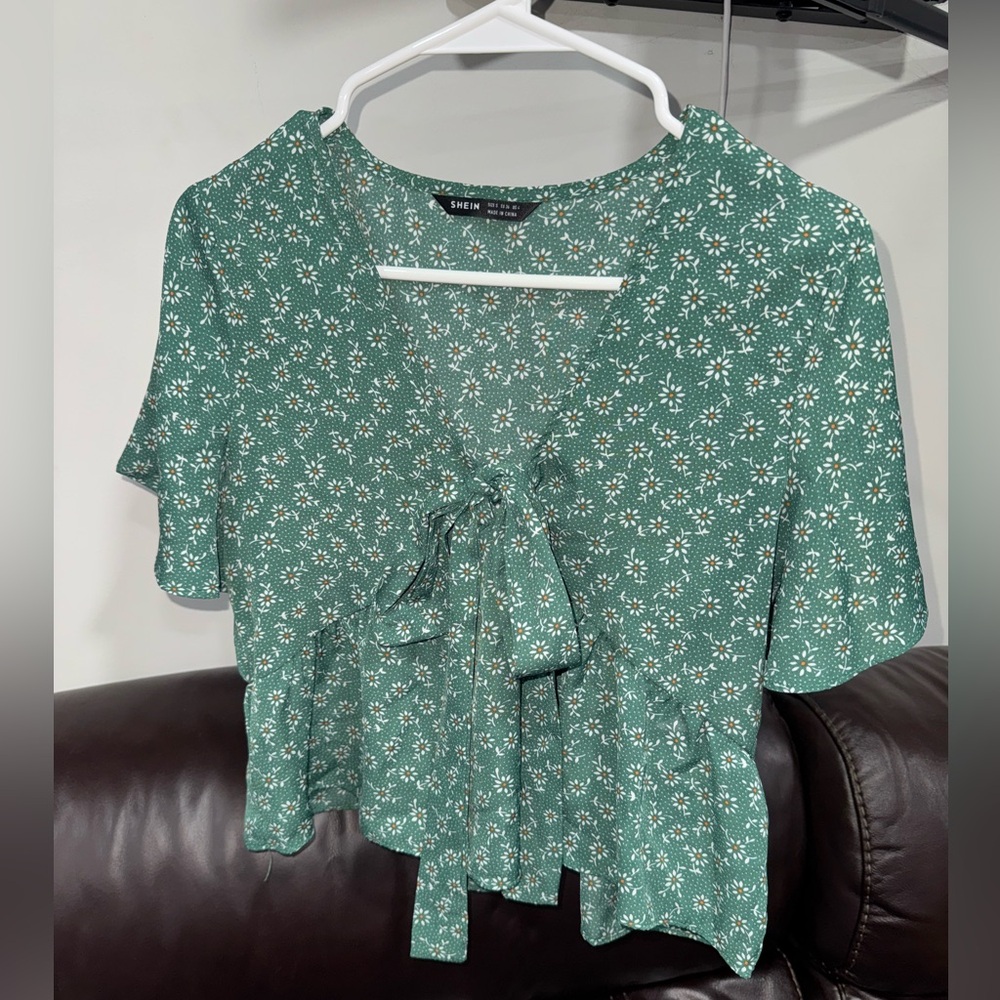 SHEIN Floral Cut Out Crop